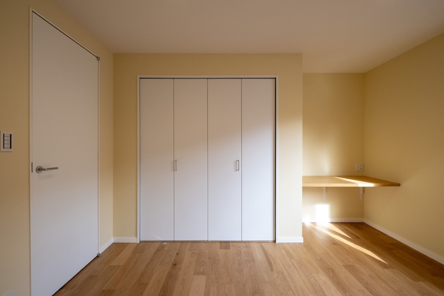 C-FLUSH　ピュアホワイト　700　枠（2x4用）