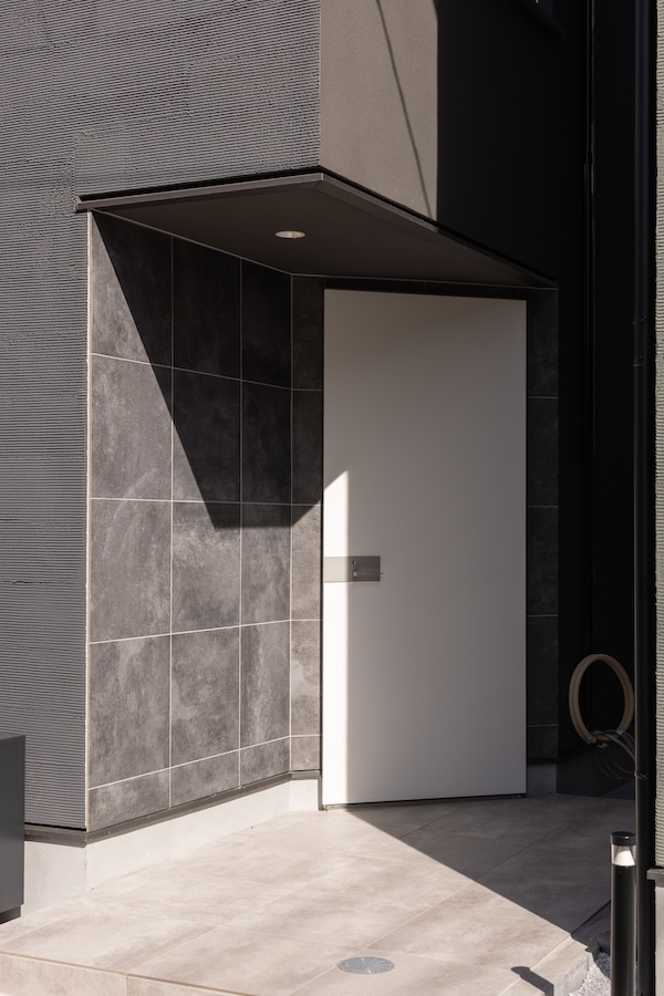 スチール玄関ドア　アウトセット　右吊枠　ホワイト