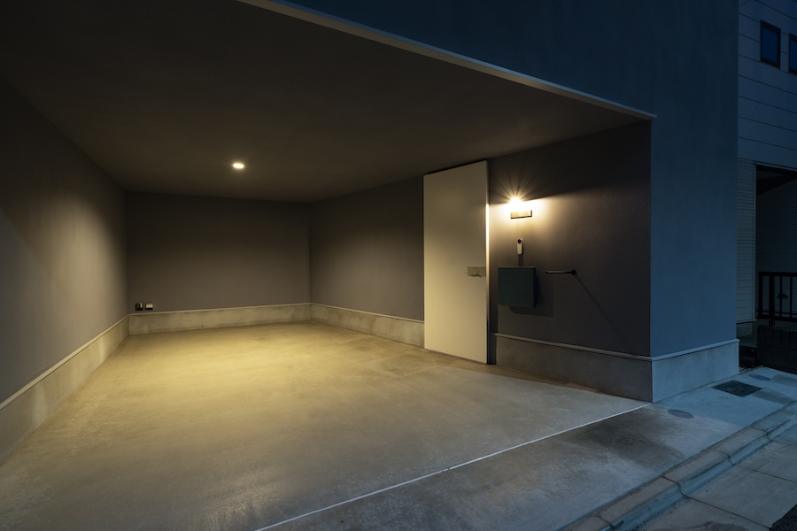 スチール玄関ドア　アウトセット　左吊枠　ホワイト