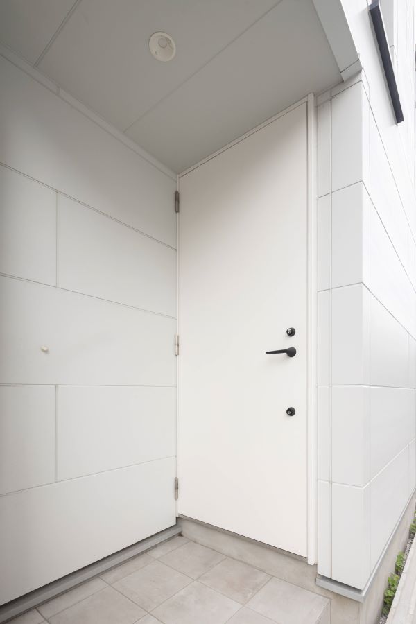 スチール玄関ドア　左吊枠　ホワイト